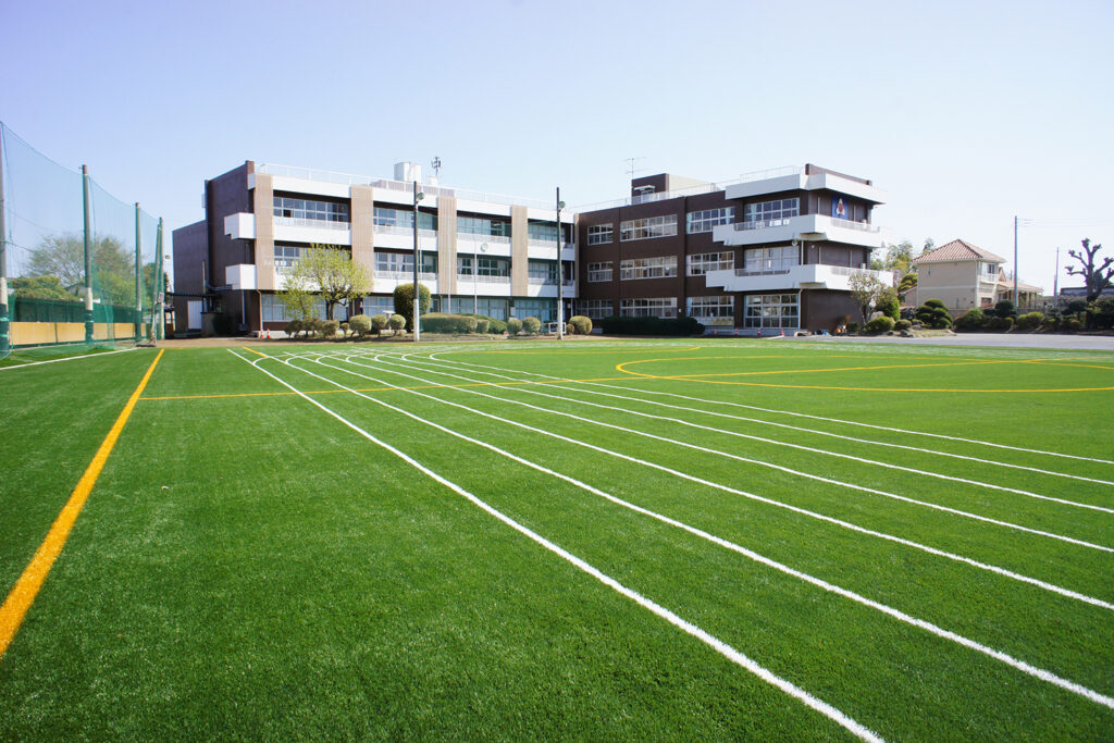 境町立境小学校校庭のトラックのラインの写真