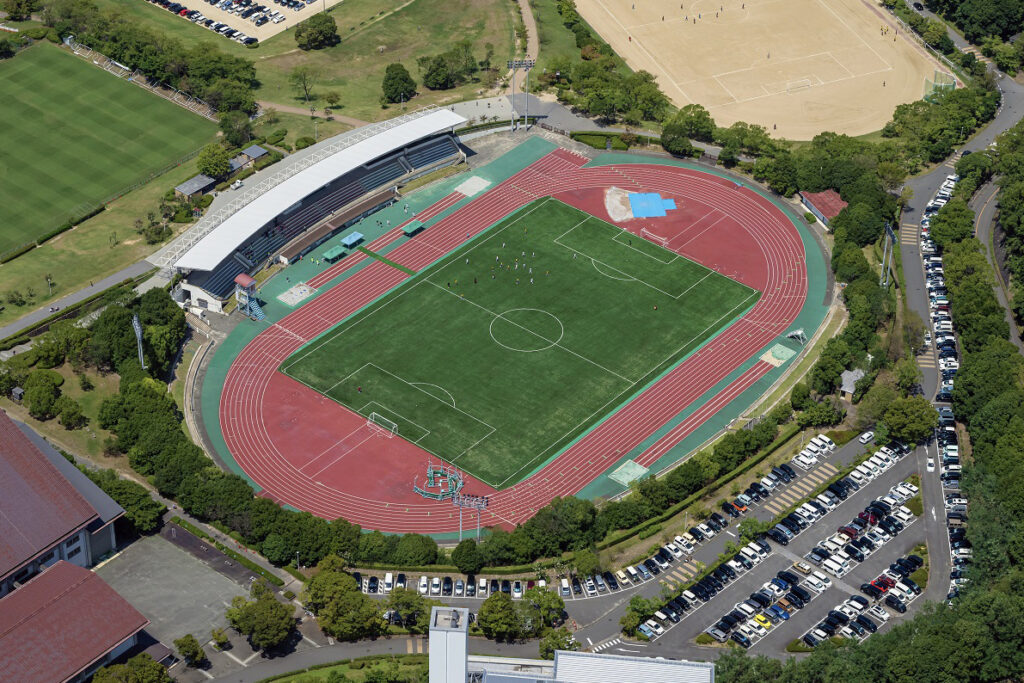 山城総合運動公園陸上競技場の上空写真